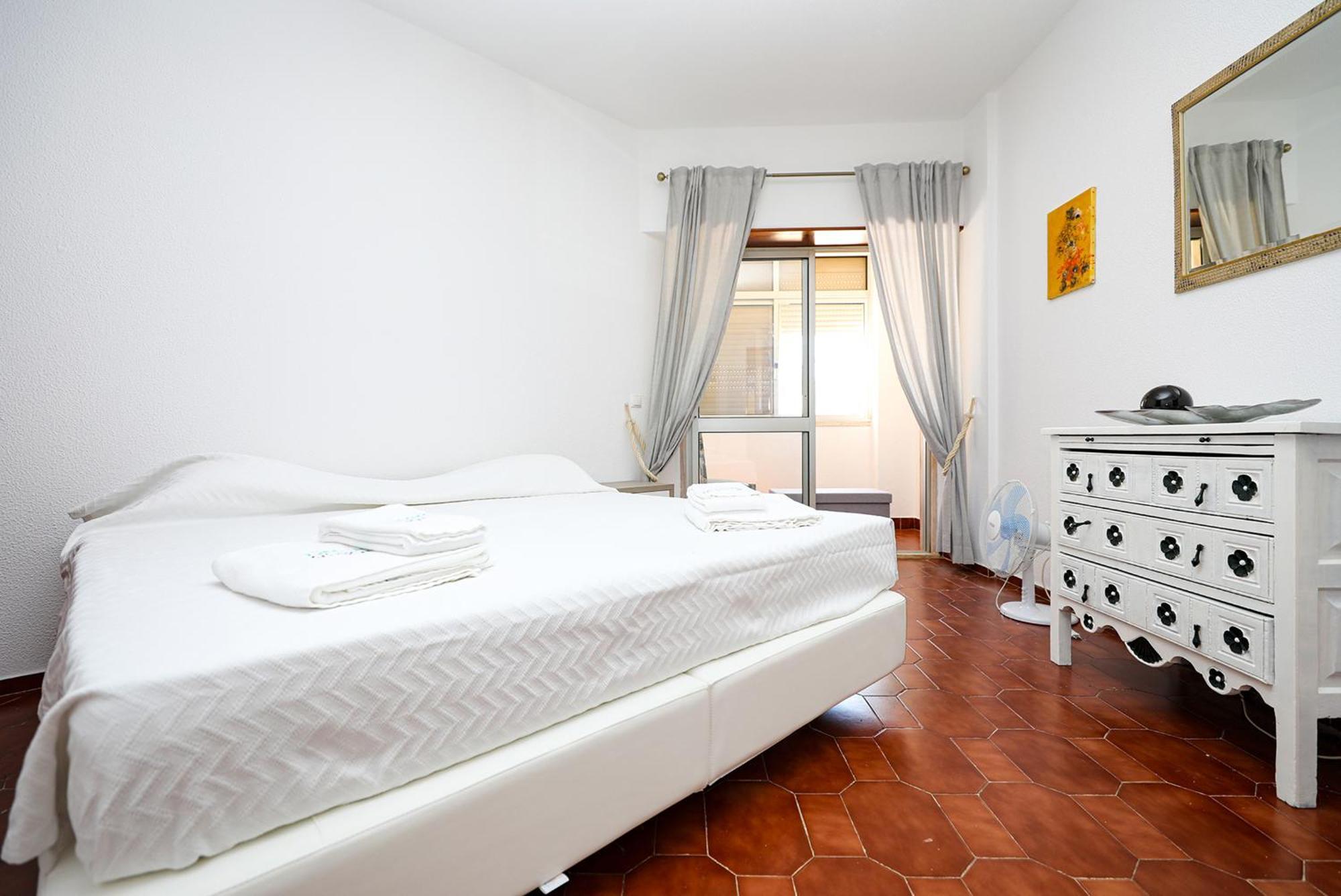 A16 - Colas Place In Appartement *