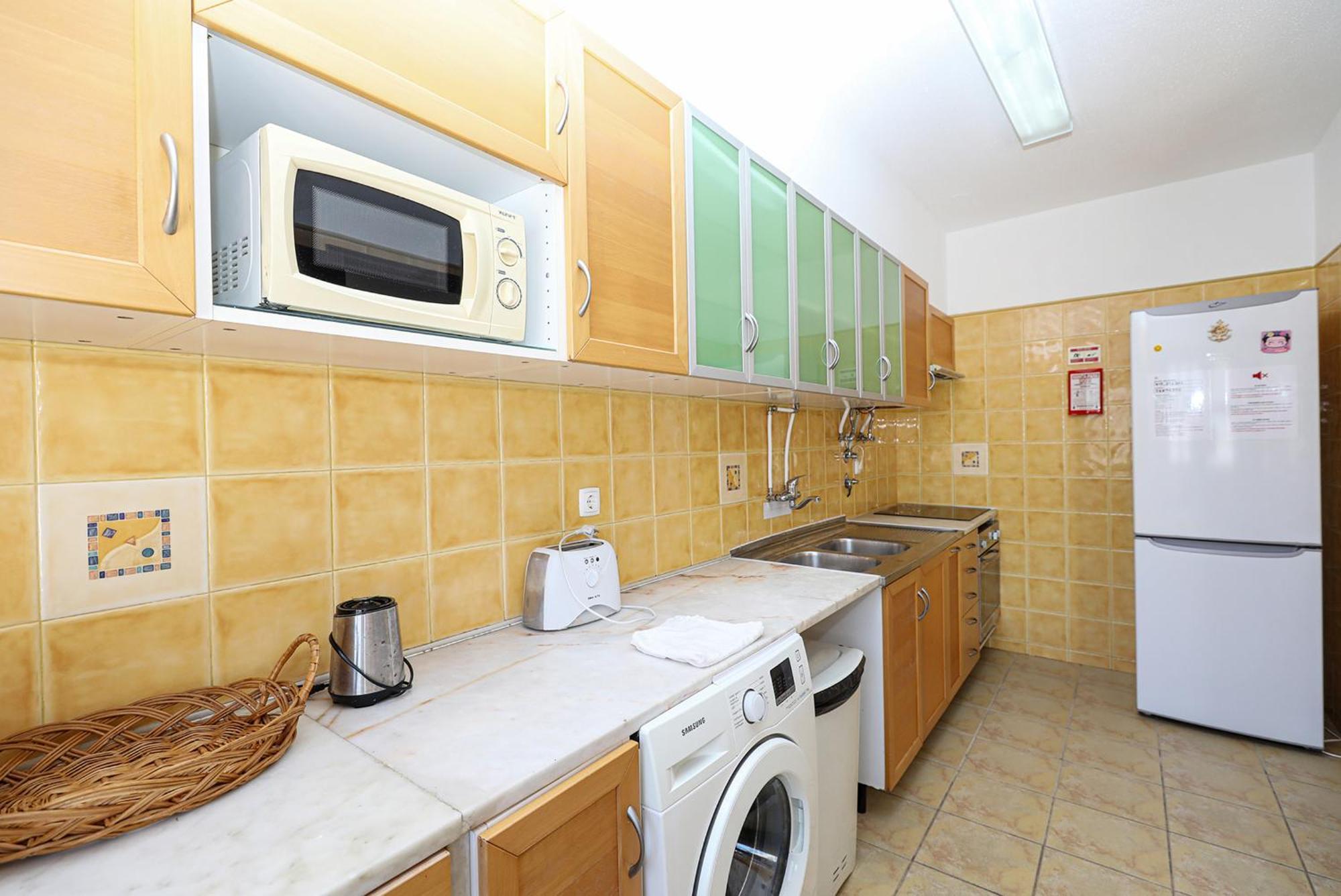A16 - Colas Place In